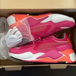 BRAND NEW never worn Puma sneakers size 8